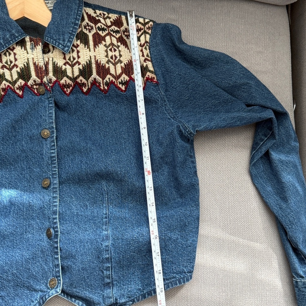 90’ Vintage Blue Denim Jacket with Patterned Accents - Picture 12 of 13